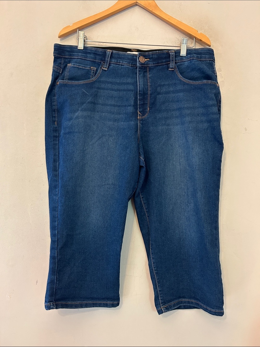 Angels Classic Dark Blue Women’s cropped jeans Size 16 EUC